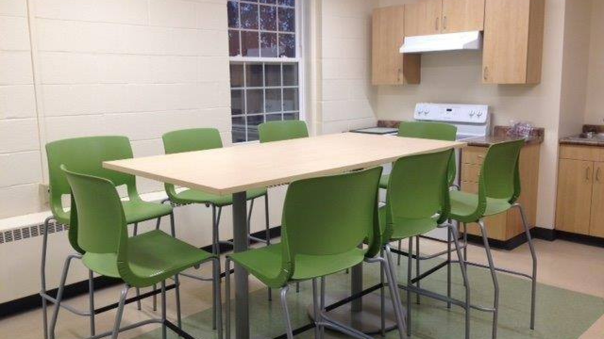 Table and chairs located in the MSB kitchen 