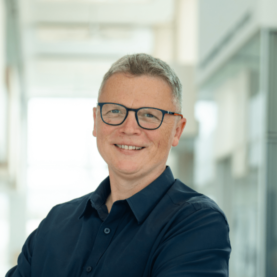 Headshot of Dr. Wojciech Tokarz