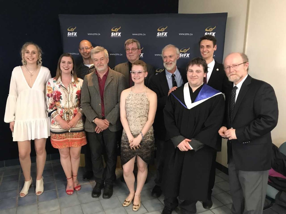 2019 Philosophy graduates and faculty