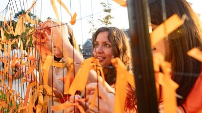 T&amp;R 2023 ribbon tying